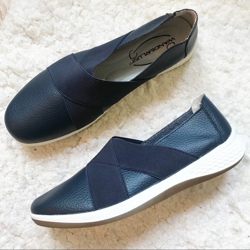Wanderlust Navy Blue Leather Dolly Slip On Loafers Size 10 Wide